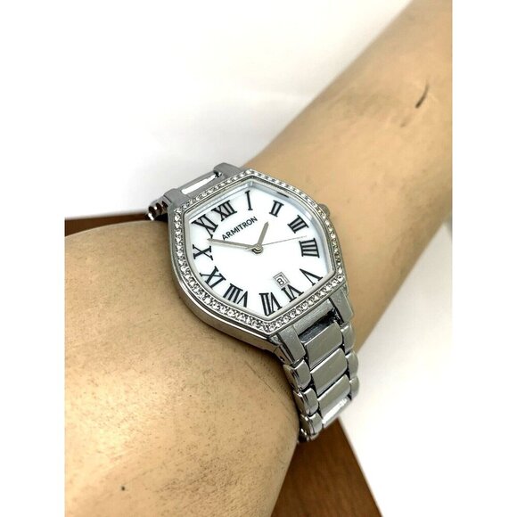 Armitron Women's Watch 75/5907V Quartz Mother of Pearl Dial Steel Tank 30mm - Picture 5 of 13